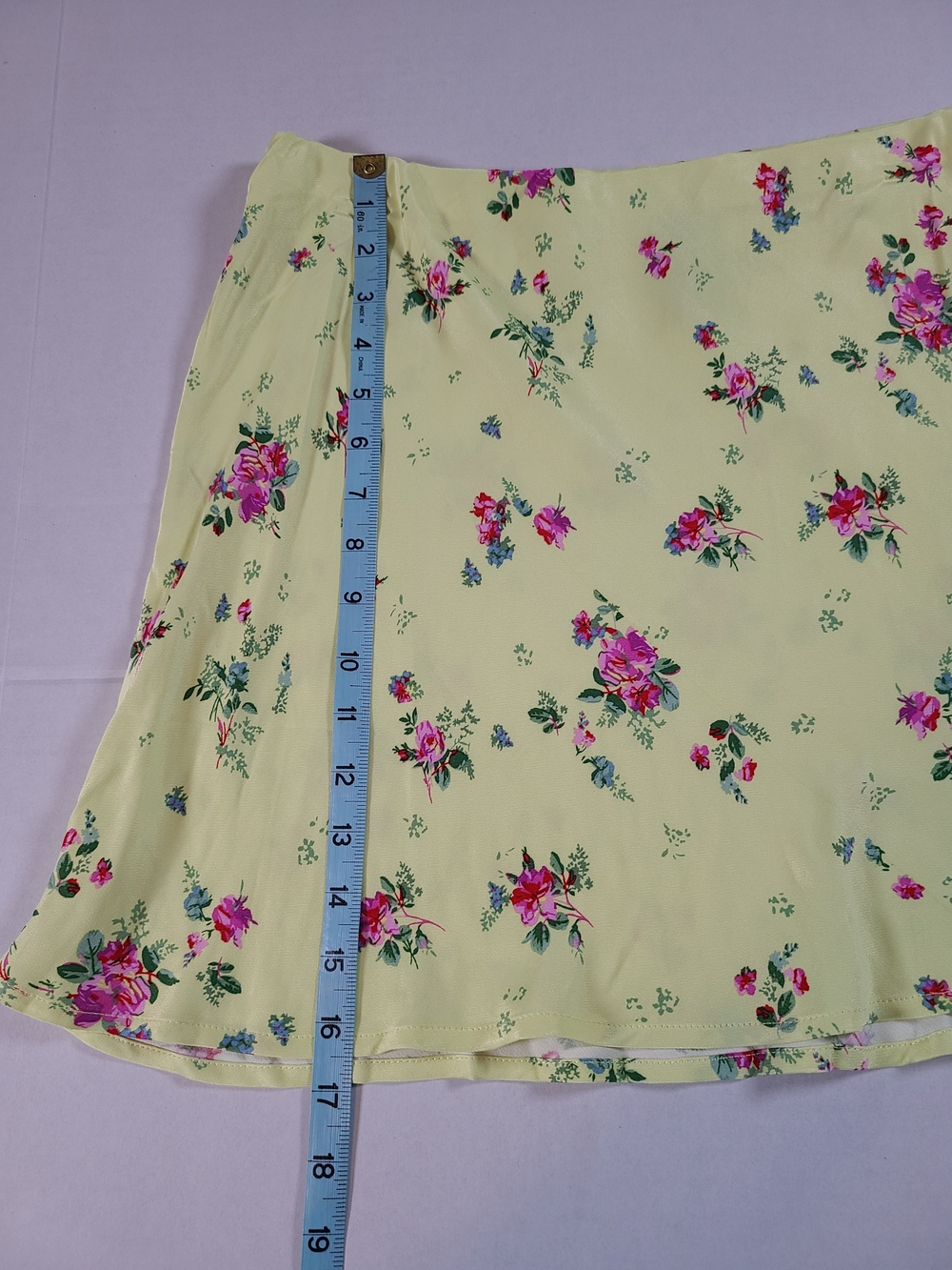 Anthropologie Womens Elegant Yellow Floral Mini Skirt with Pink Accents Medium - Picture 9 of 10